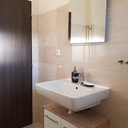 Green Park Apartment *